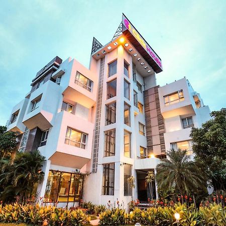Click Hotel Nashik Luaran gambar