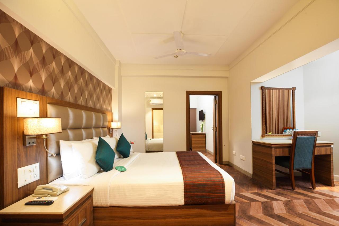Click Hotel Nashik Luaran gambar