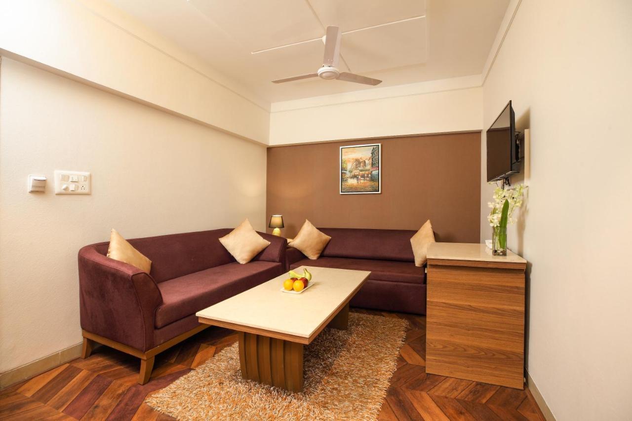 Click Hotel Nashik Luaran gambar