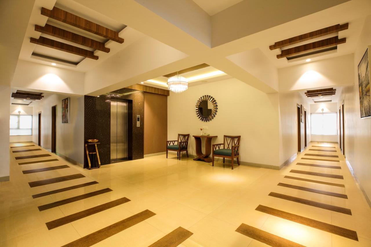Click Hotel Nashik Luaran gambar