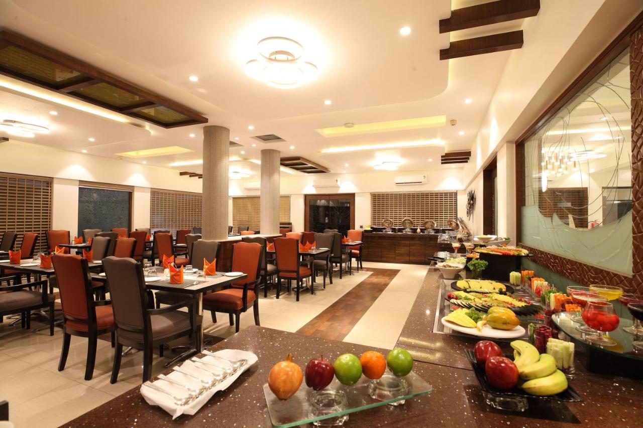 Click Hotel Nashik Luaran gambar