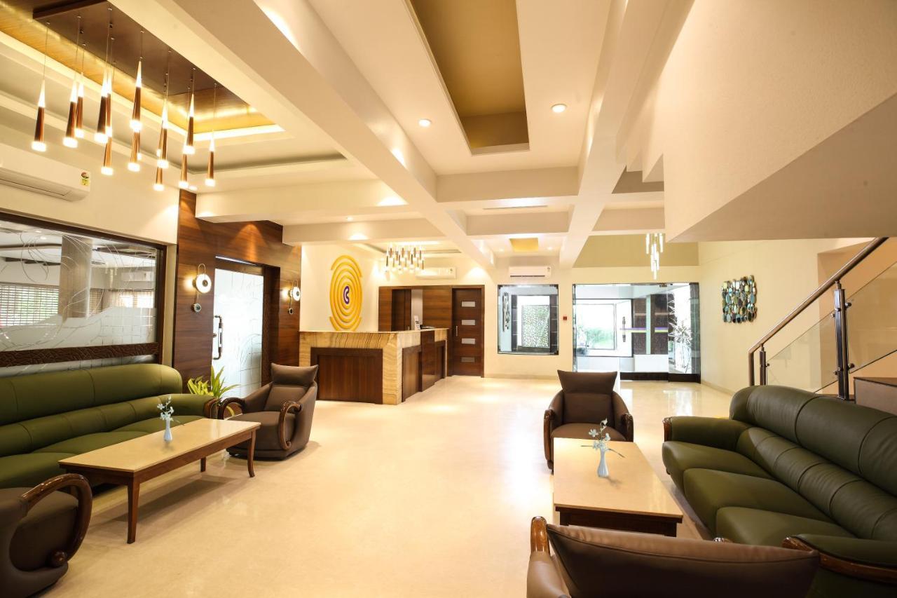 Click Hotel Nashik Luaran gambar