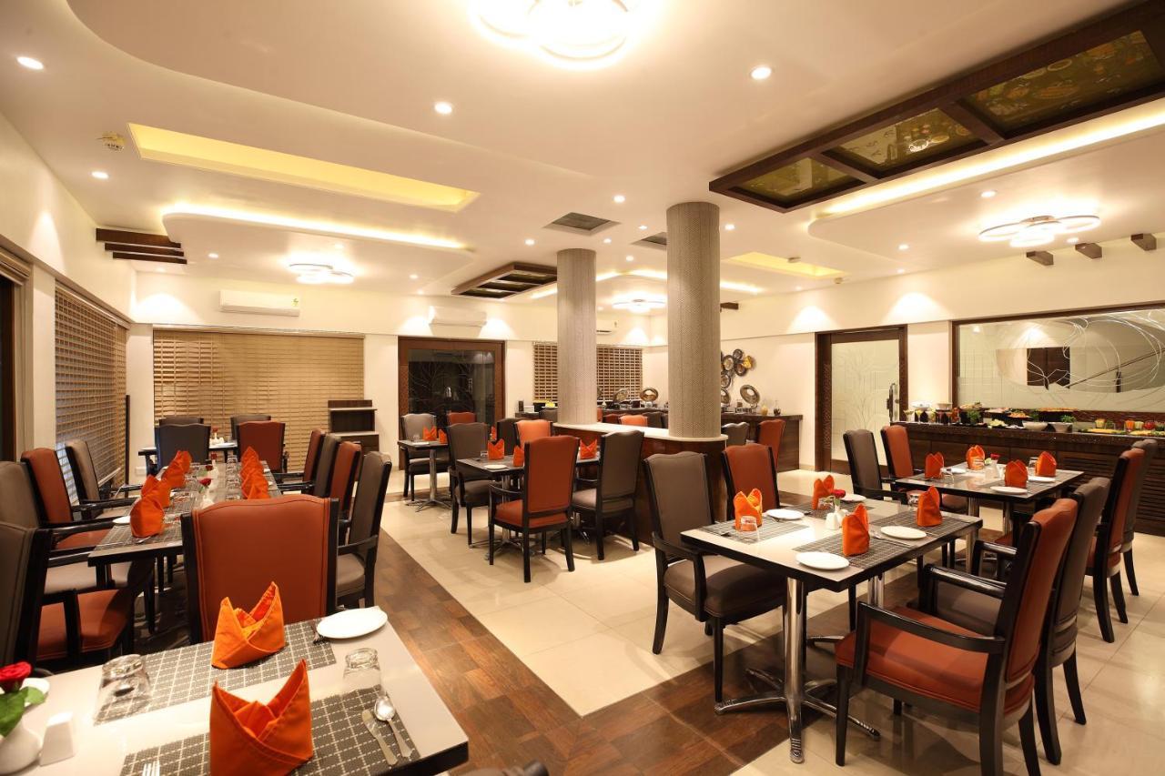 Click Hotel Nashik Luaran gambar
