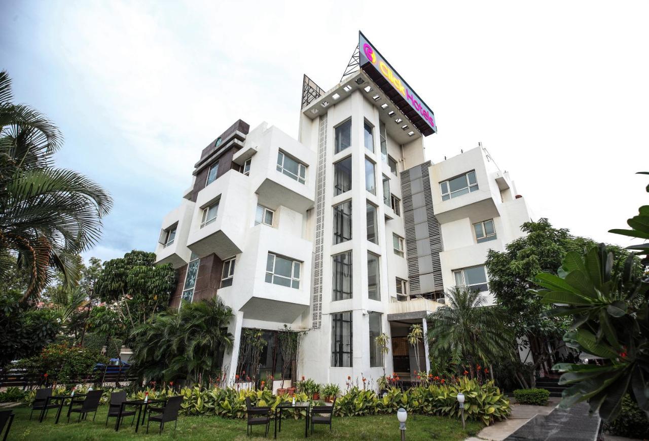 Click Hotel Nashik Luaran gambar