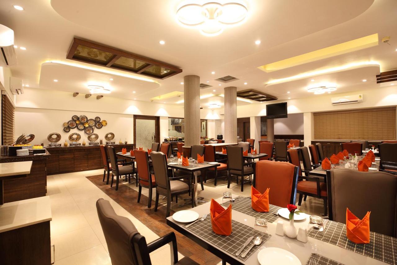 Click Hotel Nashik Luaran gambar