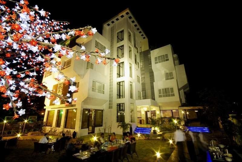 Click Hotel Nashik Luaran gambar