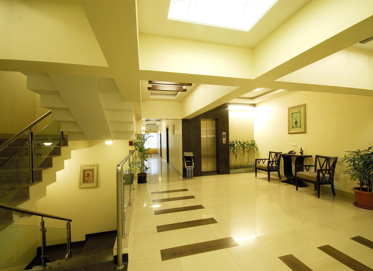Click Hotel Nashik Luaran gambar
