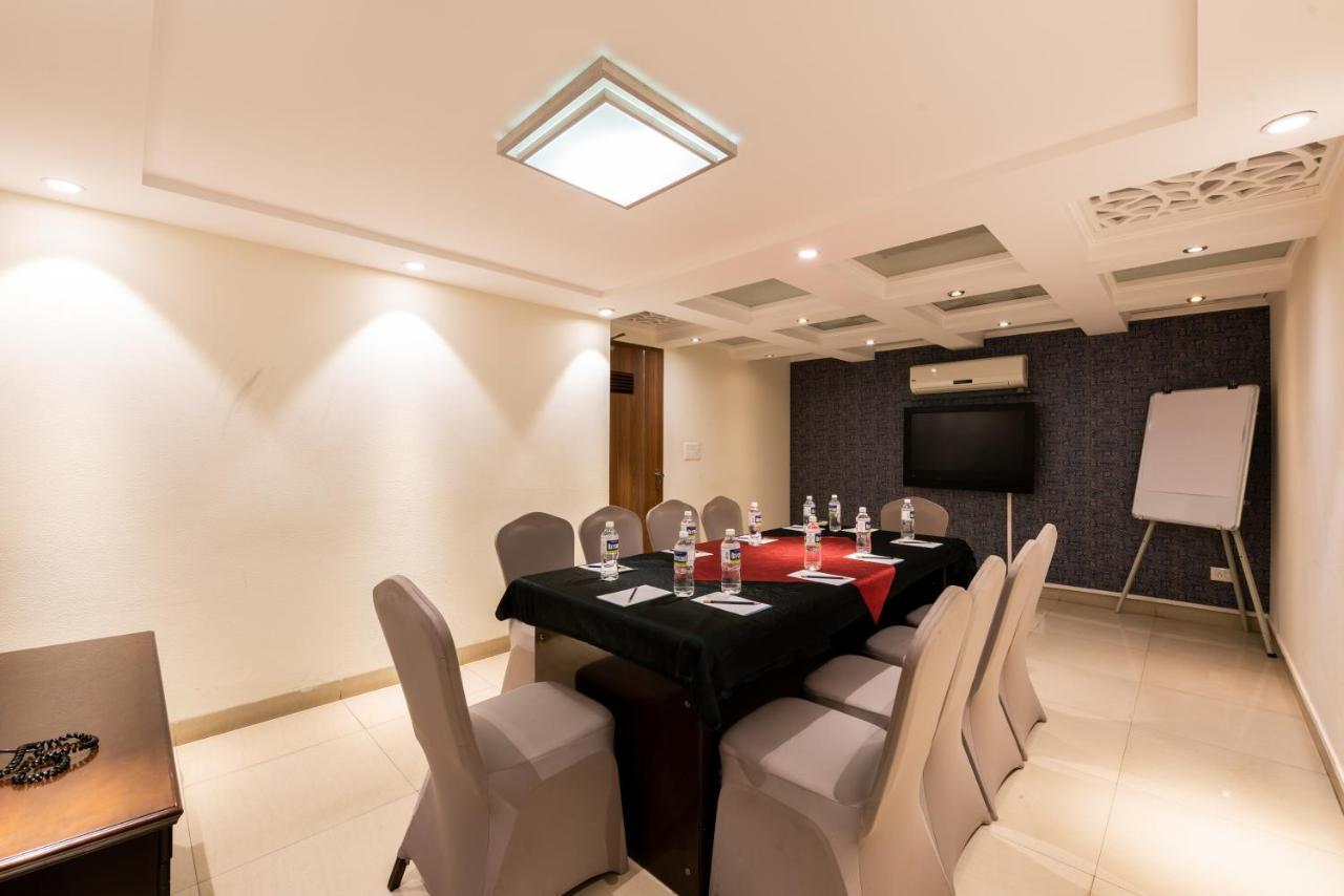 Click Hotel Nashik Luaran gambar