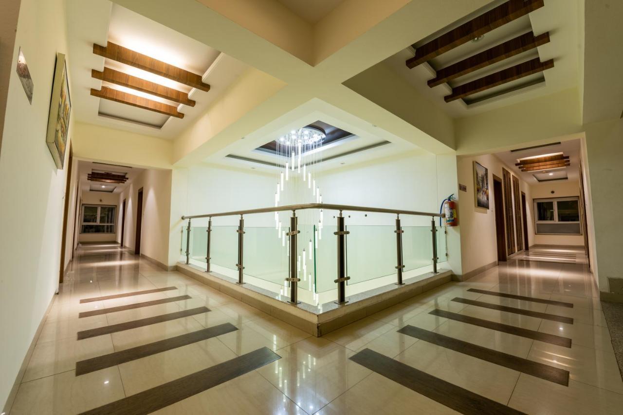 Click Hotel Nashik Luaran gambar