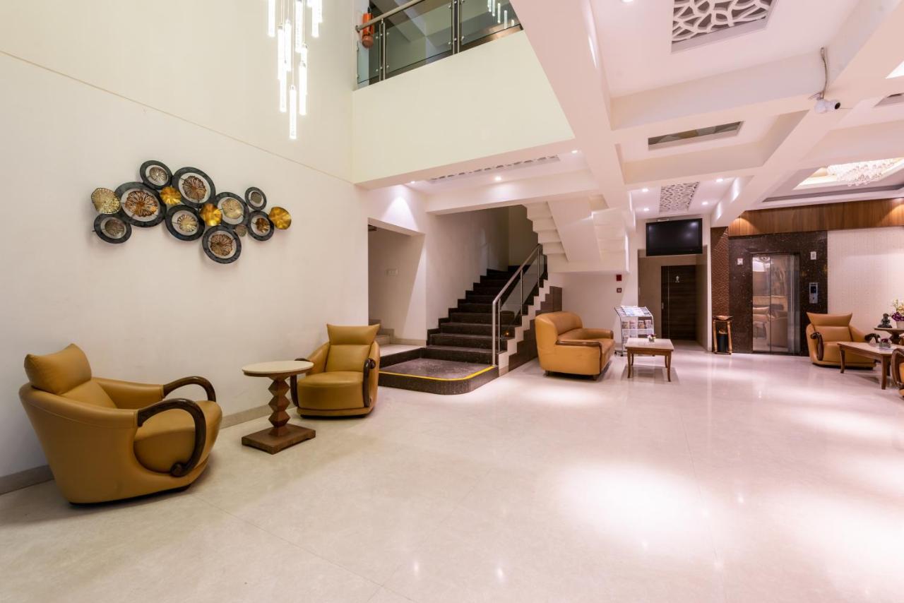 Click Hotel Nashik Luaran gambar