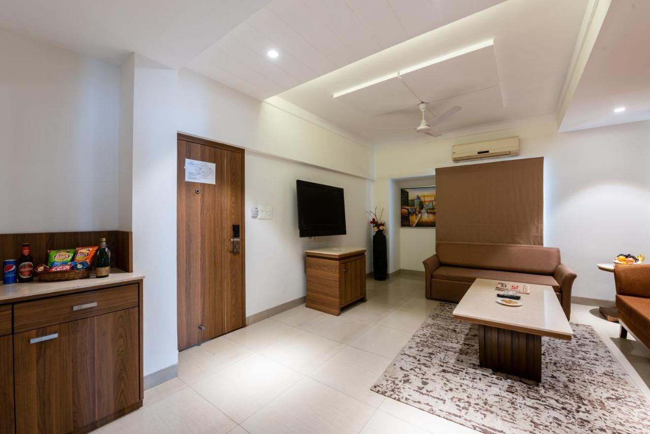 Click Hotel Nashik Luaran gambar