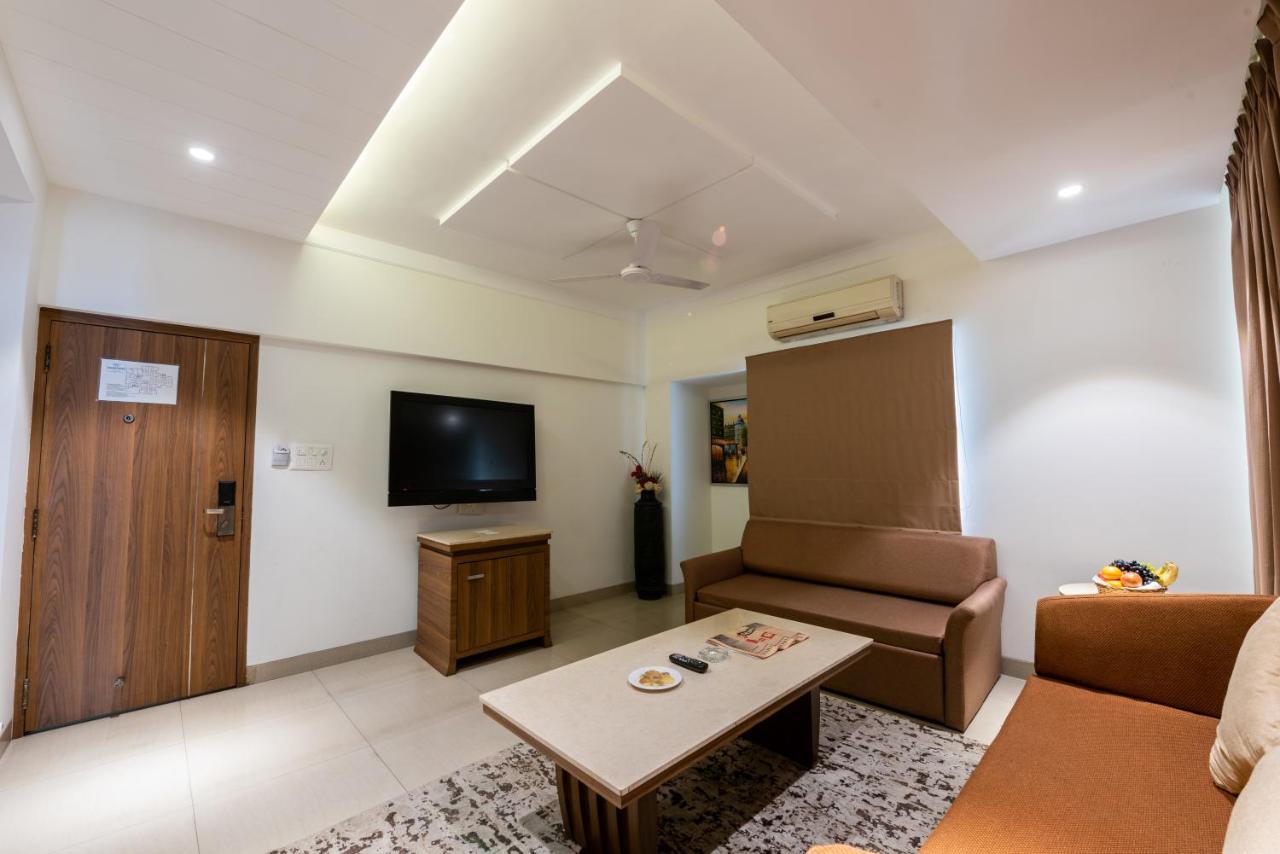Click Hotel Nashik Luaran gambar