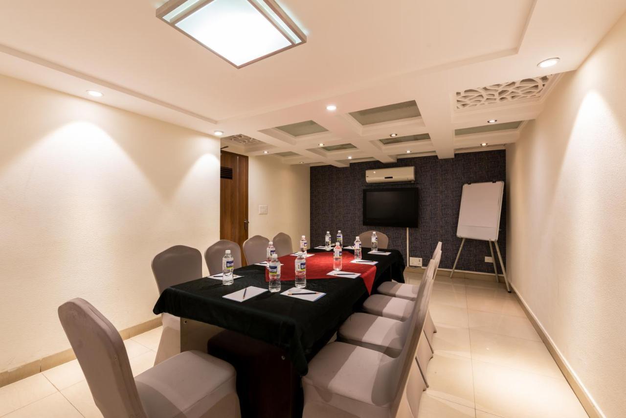 Click Hotel Nashik Luaran gambar