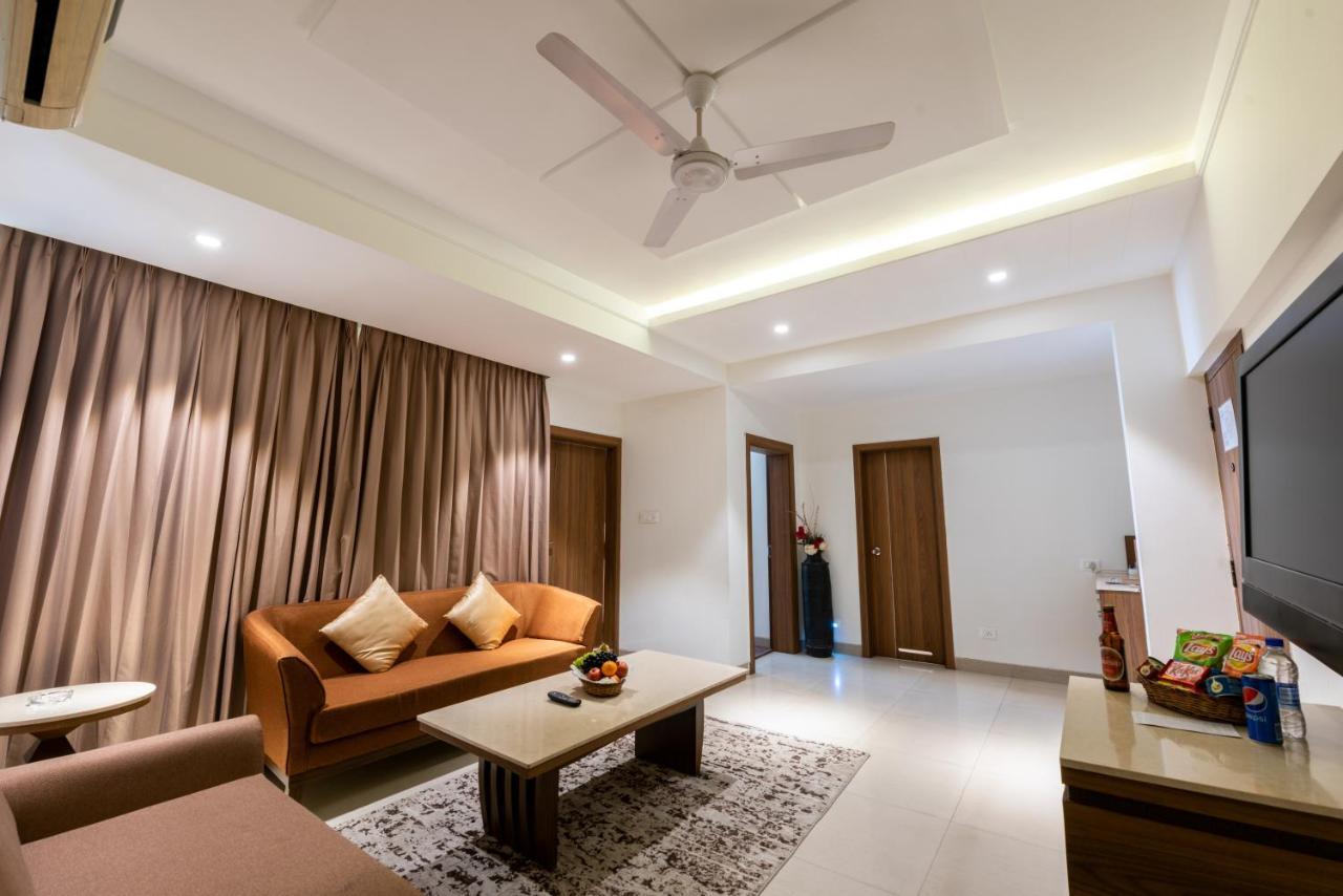 Click Hotel Nashik Luaran gambar