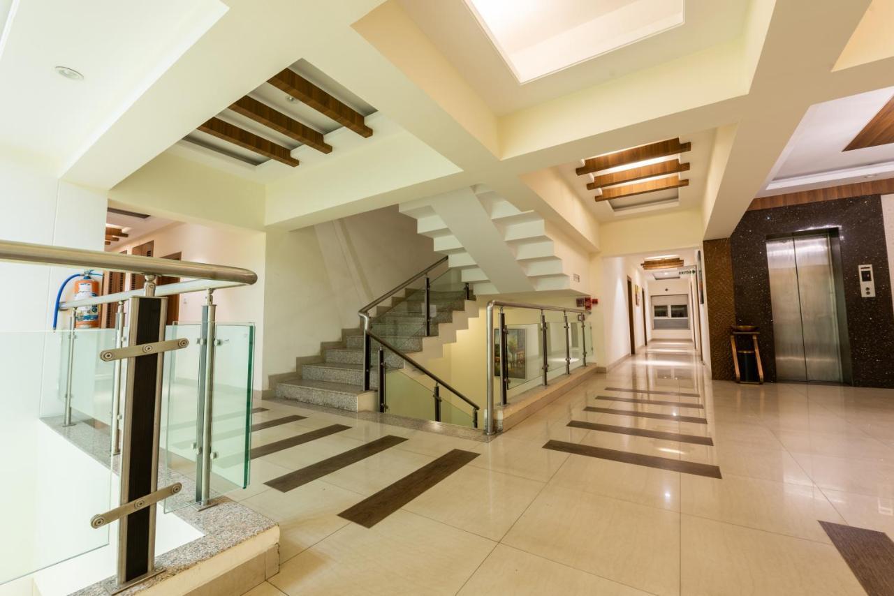 Click Hotel Nashik Luaran gambar
