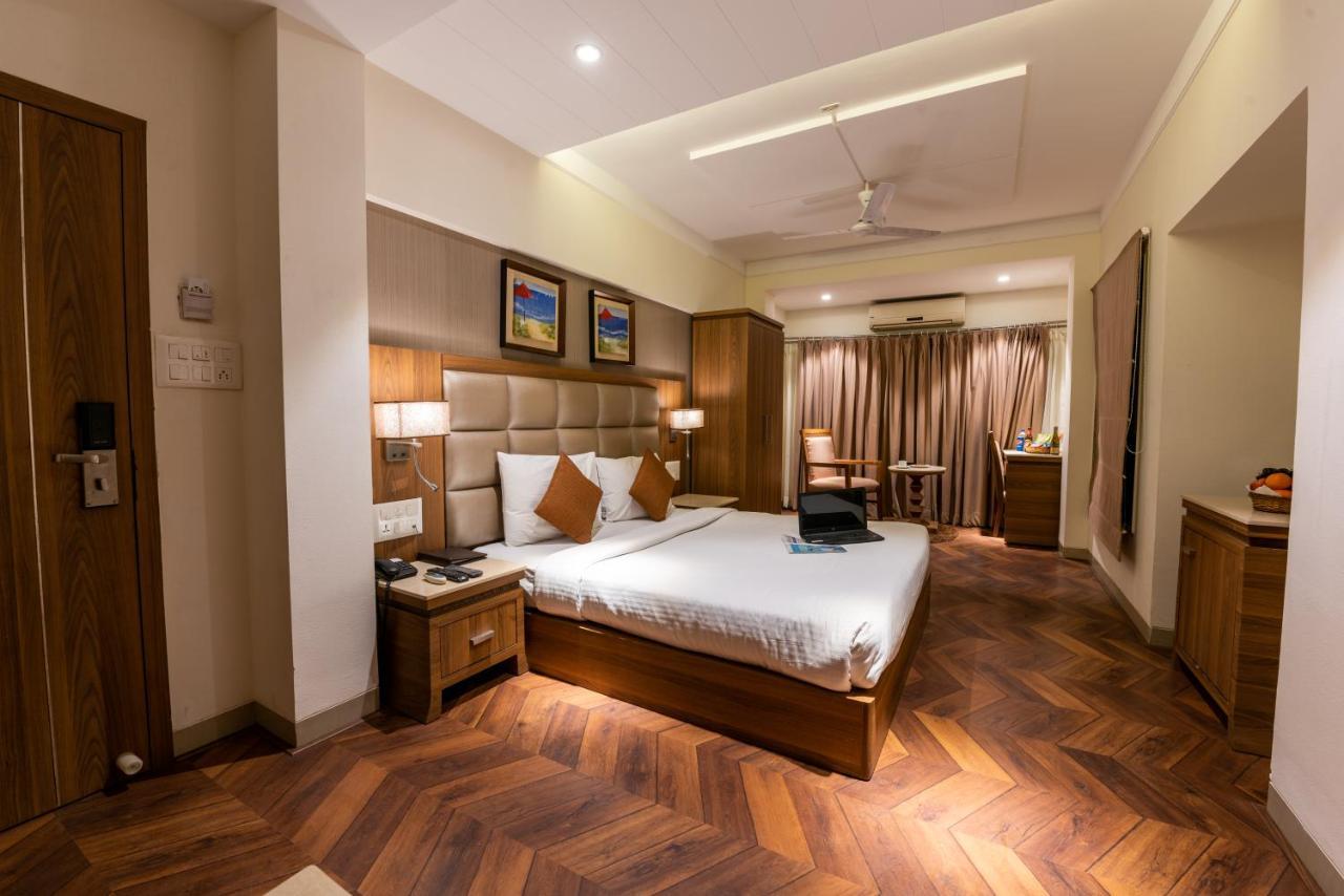 Click Hotel Nashik Luaran gambar